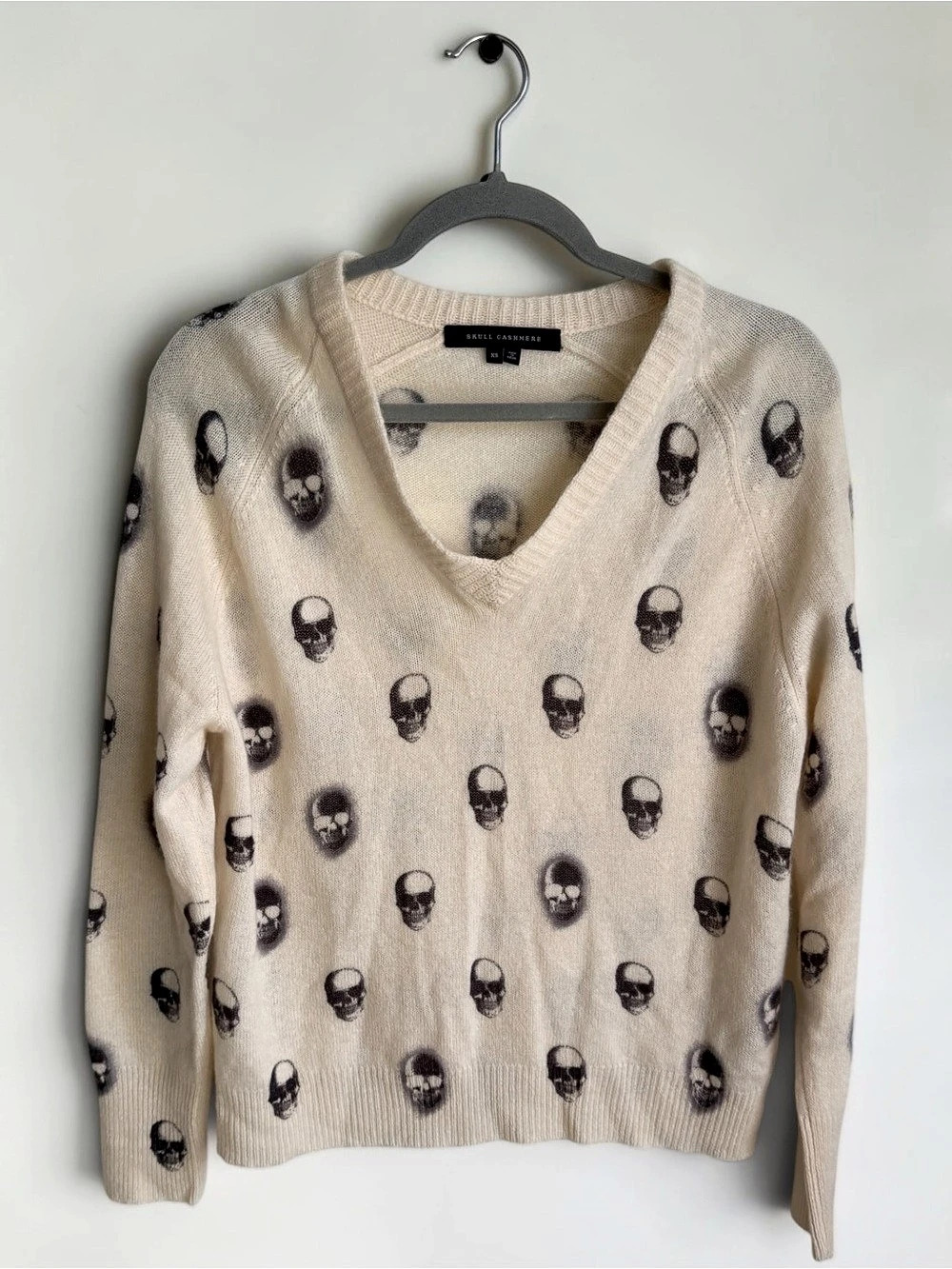 Skull Cashmere Skull Print V-Neck Cashmere Sweater Size XS